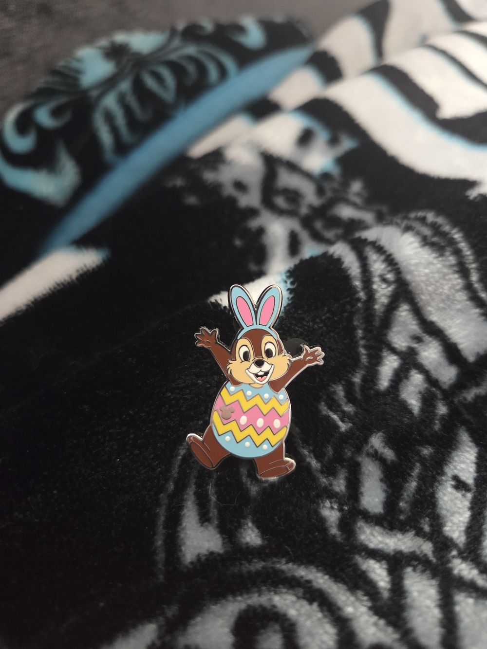 Disney Dale Sculpted Easter Egg - Eggstravaganza 2023 Pin Pink & Blue